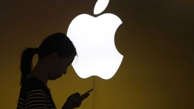 apple-woman-phone