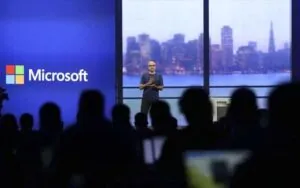 o dieuthunon sumboulos tis microsoft satia nantela