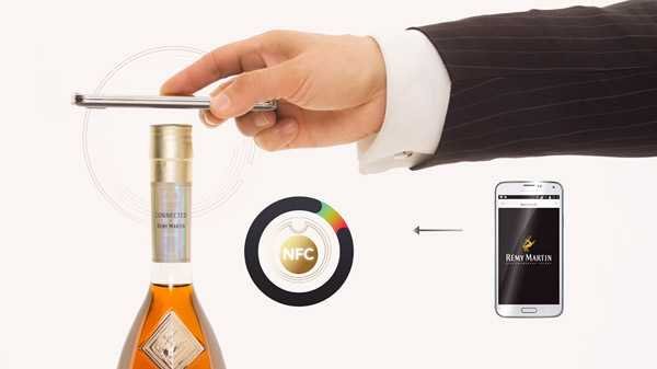 remy-martin-connected-iphone-bottle