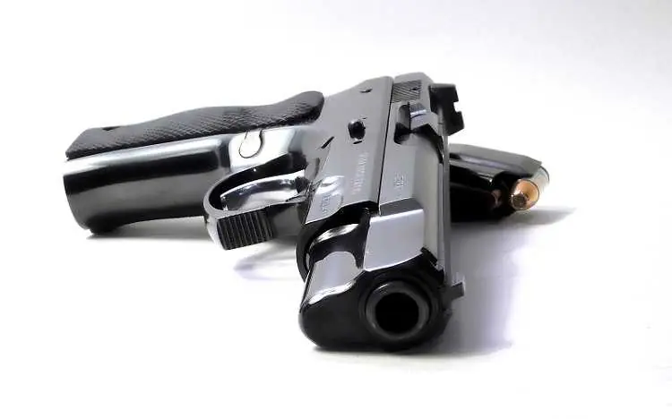 gun selfie