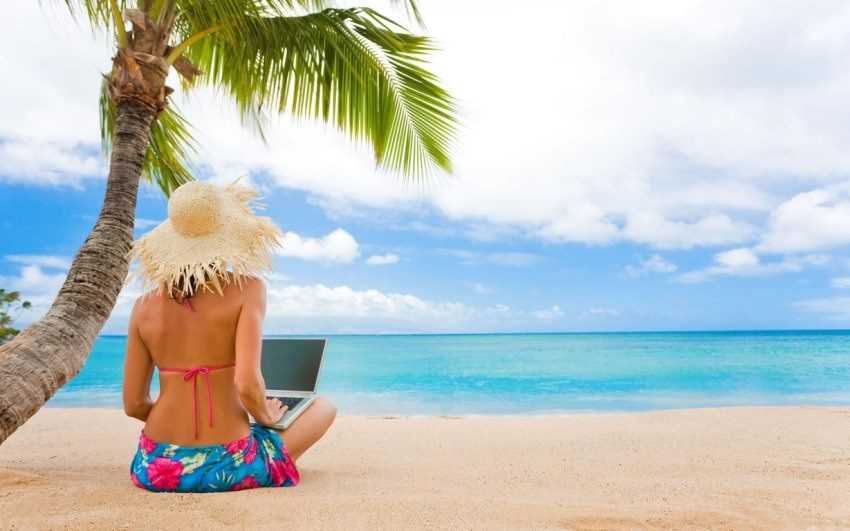 beach-with ESET laptop