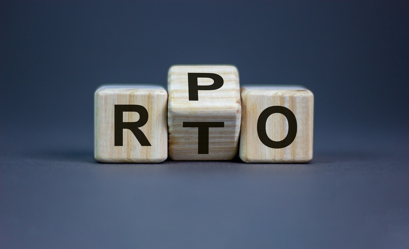 rpo vs rto. turned a cube and changed the word 'rto recovery time objective' to 'rpo recovery point objective'. business and rpo vs rto concept. beautiful gray background, copy space.
