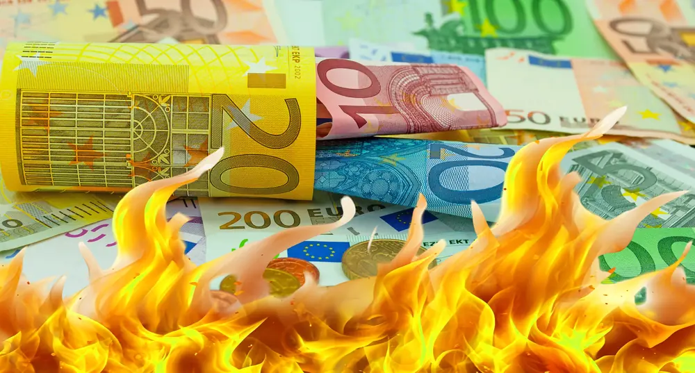 burning money wasting money symbolic depositphotos 829136878 s
